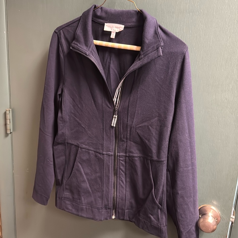 T by Talbots navy  set jacket size petite medium.  Pants petite small.